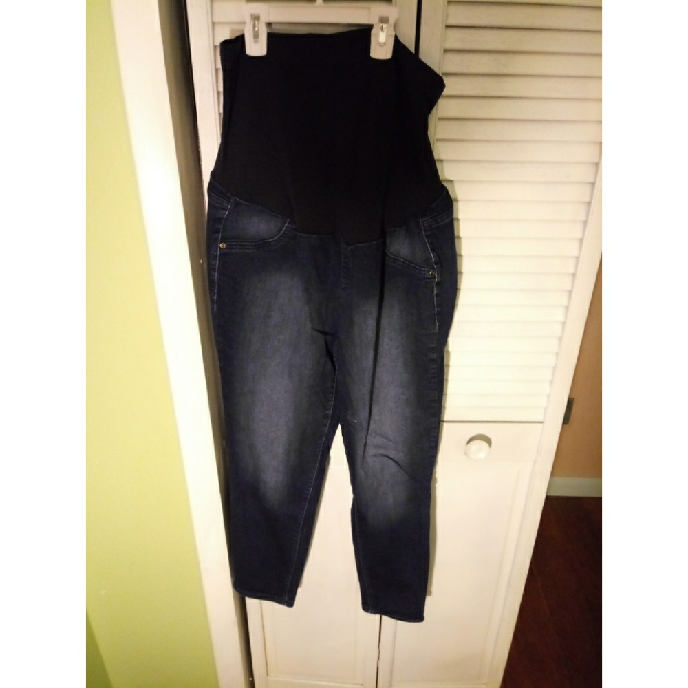 A glow materinity pants